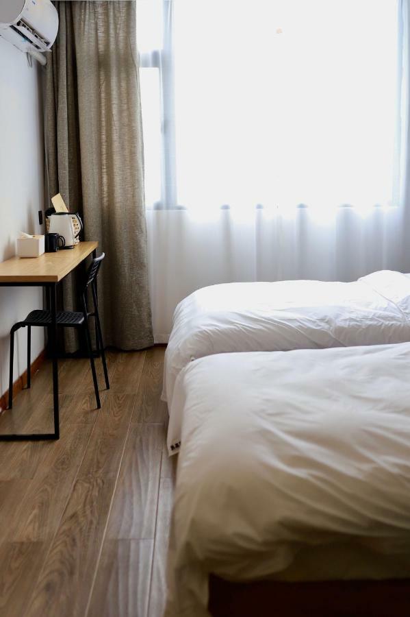 Travel Light Inn Guilin Bagian luar foto