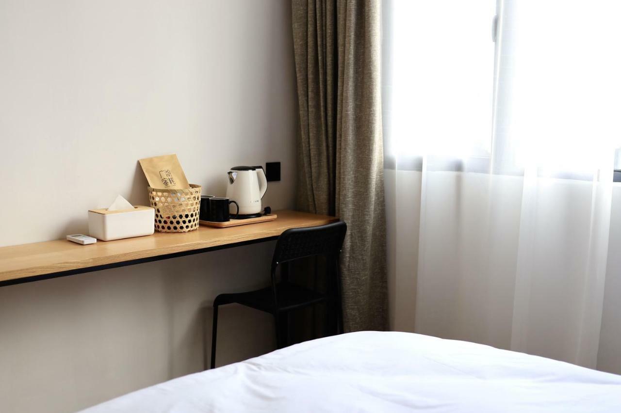 Travel Light Inn Guilin Bagian luar foto